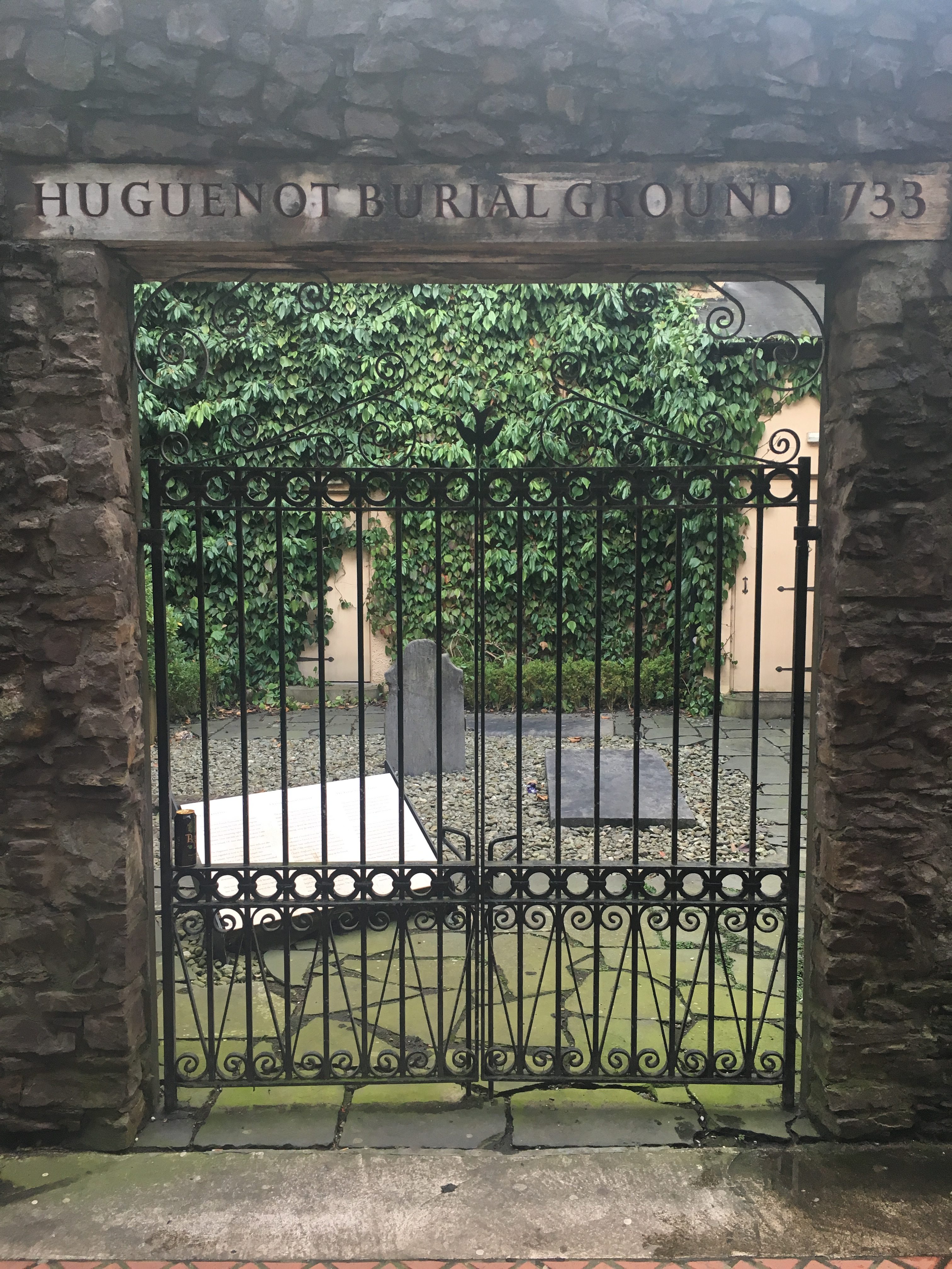 Huguenot graveyard, est. 1733, present day (picture: Kieran McCarthy)